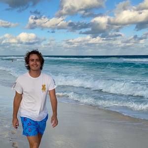 Meet your Posher, Carlo